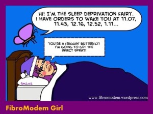 一个女孩在床上的漫画。一个仙女在她上方盘旋，说:“嗨!我是睡眠剥夺仙女。我接到命令在11:07、11:43、12:16、12:52、1:11叫醒你……”女孩回答说:“你是一只该死的蝴蝶!我去拿驱虫喷雾!”