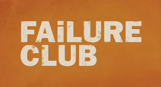 橙色背景下的“失败俱乐部”字样的图像。