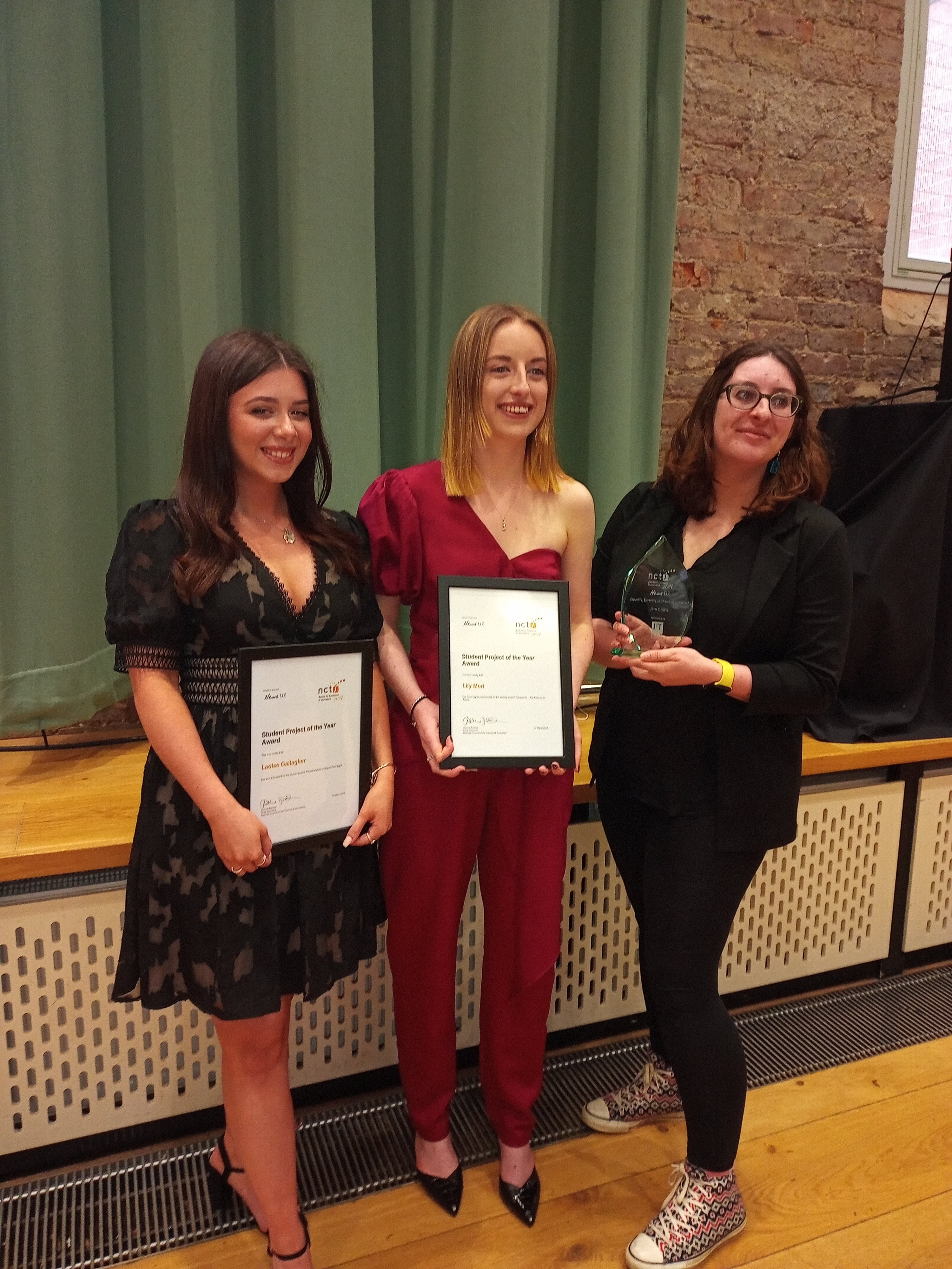 CfJ学生与他们的NCTJ奖(从左到右)Laoise Gallagher, Lily Morl, Jem Collins