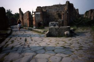 pompeii-crossroads-ins-vi3-fountain-bar