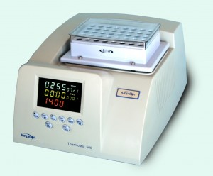 聚合酶链反应(PCR)机器的图像。
