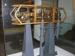 1955年在英国伦敦科学博物馆展出的铯原子钟。