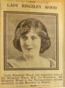 艾格尼丝·伍德，1923年。艾格尼丝在结婚前是一位独立的女性，1918年，她写文章向新的女性选民支持丈夫的事业。