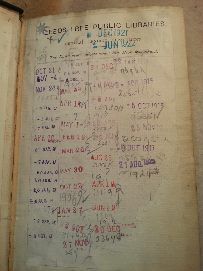 利兹免费公共图书馆在书中放置的日期标签。