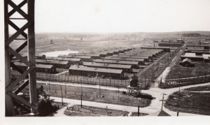 蒙蒂思战俘营的照片，由我们联系人的岳父拍摄