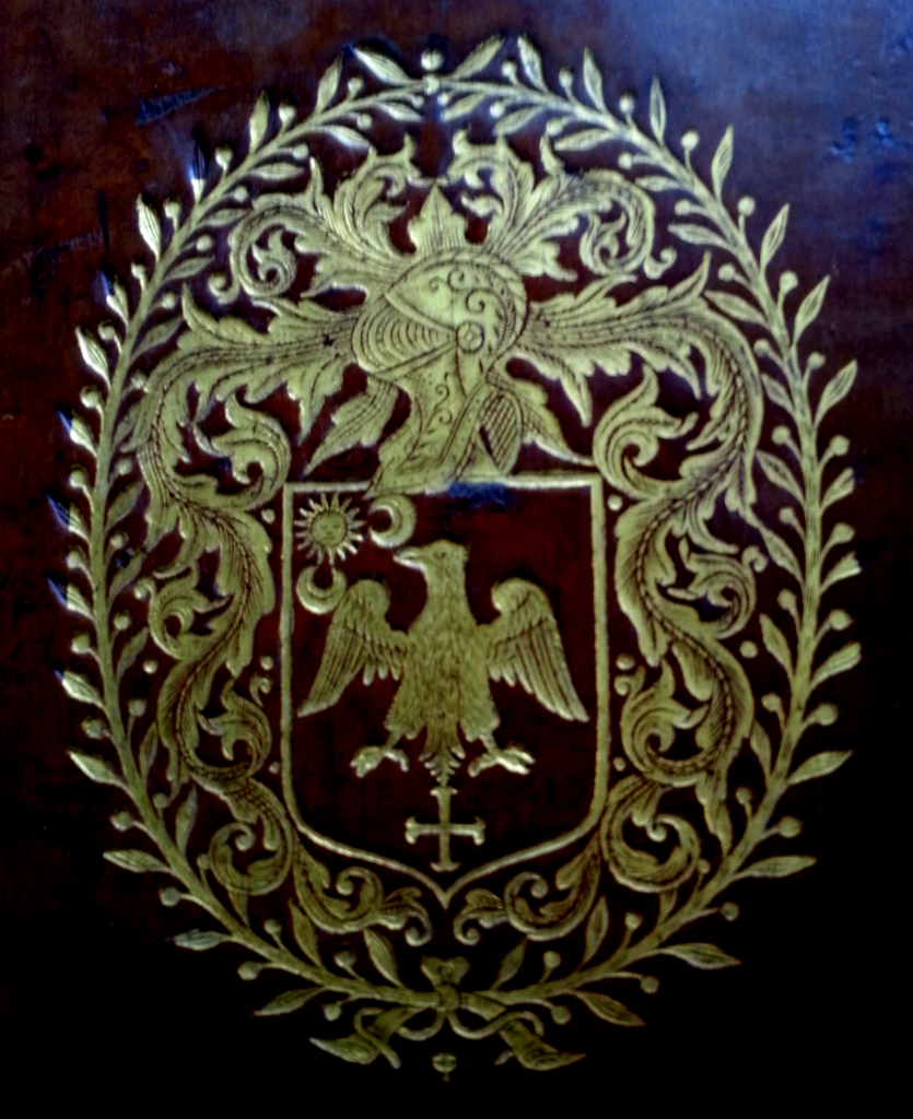 “圣博纳文图莱依minordine Minorum S.R.E.圣公会卡”封面上的金色工具徽章。Albanen。eximii艾克尔斯。doctoris歌剧的